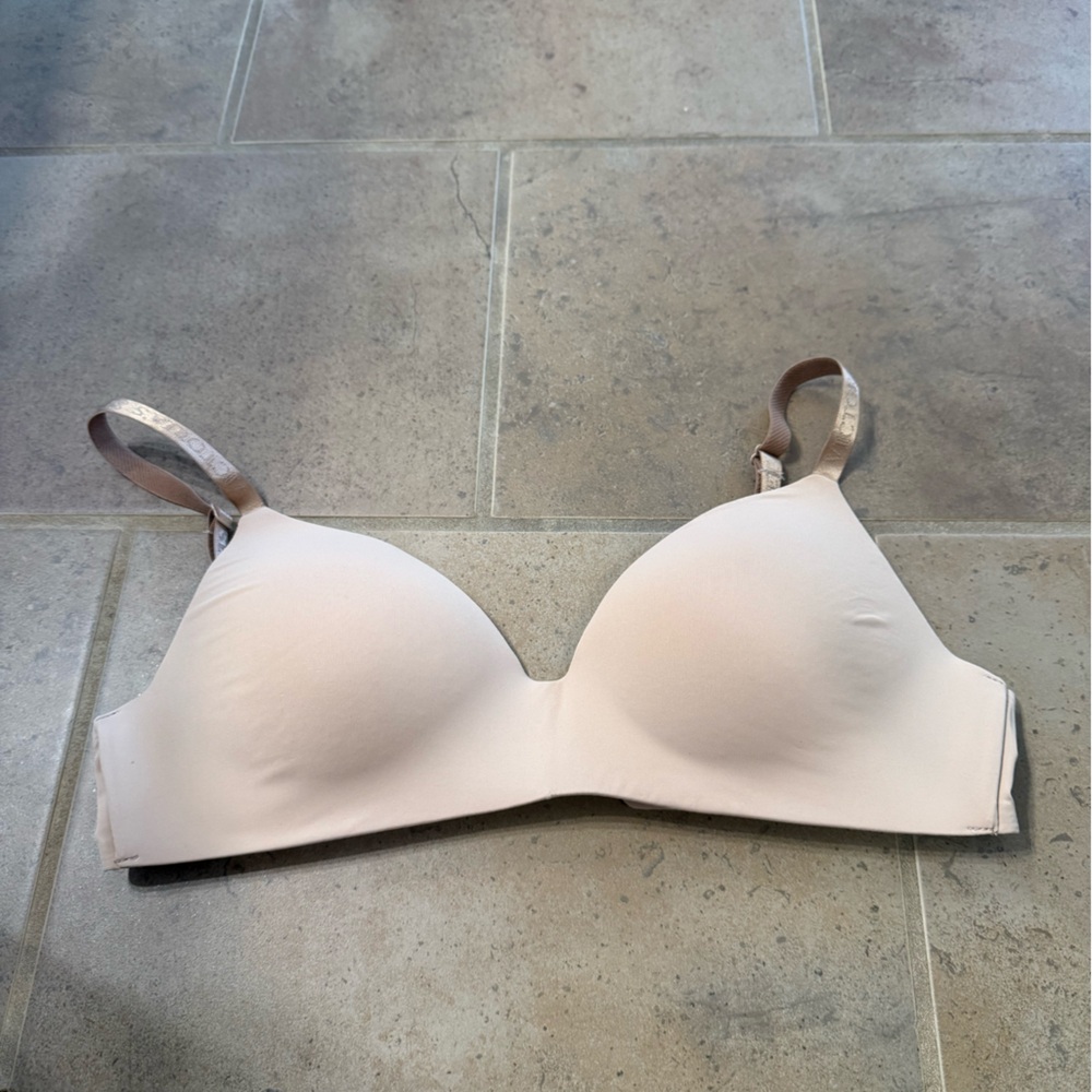Victoria’s Secret bra 32DD